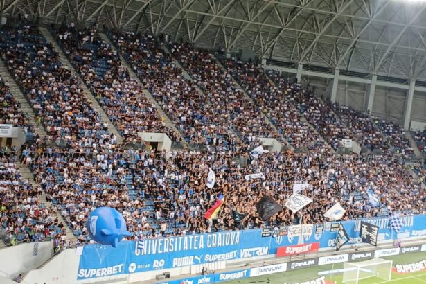galerie foto cati suporteri sunt prezenti la universitatea craiova fk sarajevo 688bb3dec1ca1