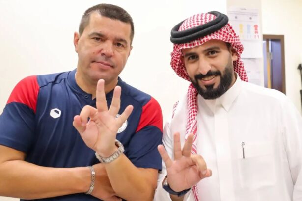 a inceput jidahul la club dupa demiterea lui cosmin contra noul patron a dat pe toata lumea afara 689872b2328e8