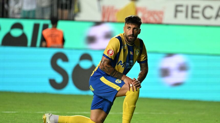 de pe tunel ma iau paul papp a rabufnit la finalul meciului cu u cluj suntem la fotbal manca v as gura voastra 6897c9513c663