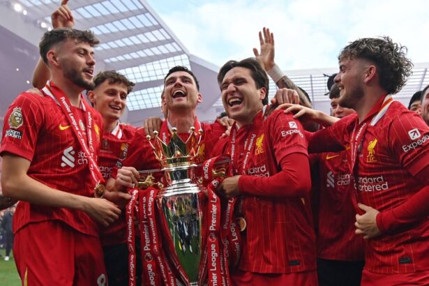 e out de la liverpool dar poate prinde un transfer surprinzator 688f534eaa2c1