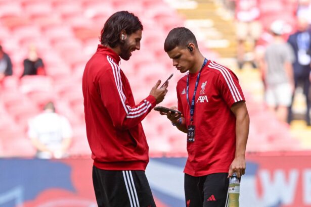 galerie foto carragher critica ungurii ii ridica in slavi ce au scris despre szobsozlai si kerkez in ciuda esecului din supercupa 6899ed06e31a2