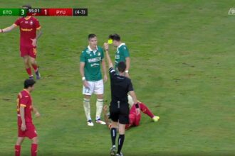 galerie foto ce bizarerie in conference league a incasat doua galbene dar a dat vina pe roman si a scapat de rosu 688f7d8611976