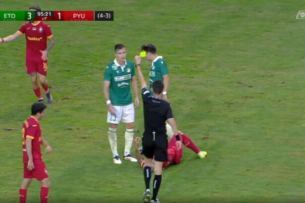 galerie foto ce bizarerie in conference league a incasat doua galbene dar a dat vina pe roman si a scapat de rosu 688f7d8611976