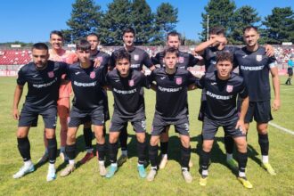 galerie foto cu fundas central de 15 ani integralist cs dinamo a obtinut prima victorie din liga 2 ayan anghel este din tulcea orasul unde fotbalul a murit 68972e8b07cfb