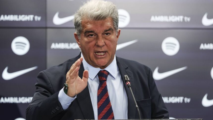 laporta da cartile pe fata de ce a plecat gratis un jucator esential pentru hansi flick 689aceef6c3bb