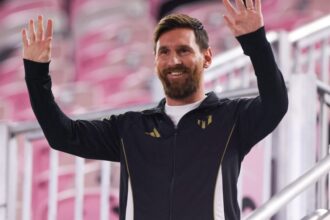 messi semneaza anuntul presei din strainatate 688de59305d75