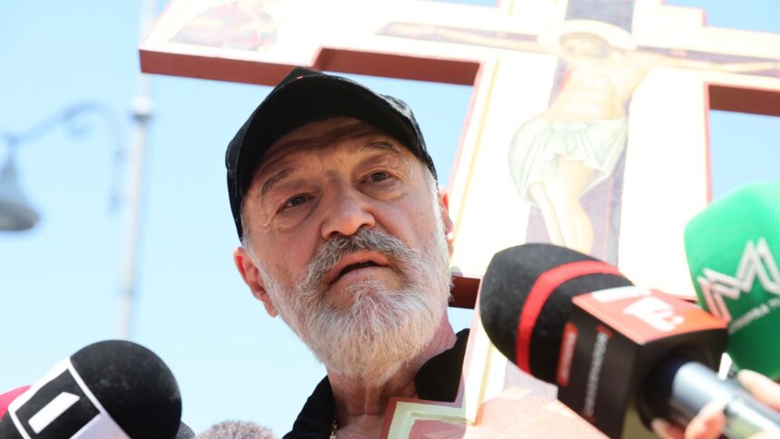 oficial gata fcsb si a luat portar este fiul unui fost fotbalist decorat de traian basescu 68989bfeb043c