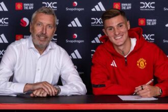 oficial manchester united si a prezentat atacantul de 85 de milioane de euro 68973d5722db6