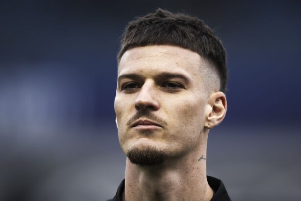 se complica transferul lui dennis man anuntul italienilor 689348d335a10