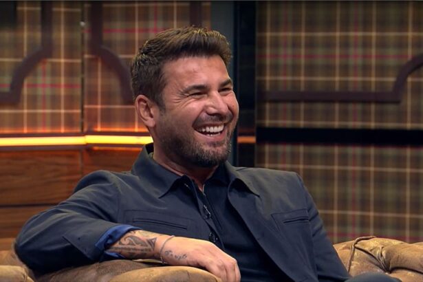 video exclusiv mare fan manchester united adrian mutu ar vrea ca arsenal sa castige titlul in premier league explicatia briliantului 6893398568527